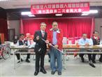 陳理事長代表接受新北市盲協捐贈白手杖給花蓮地區的視障朋友